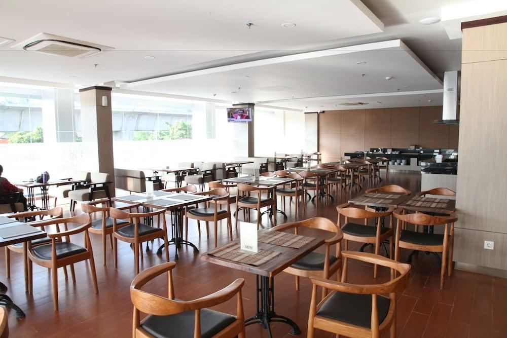 โรงแรมเทอราซ ทรี จาการ์ตา ภายนอก รูปภาพ