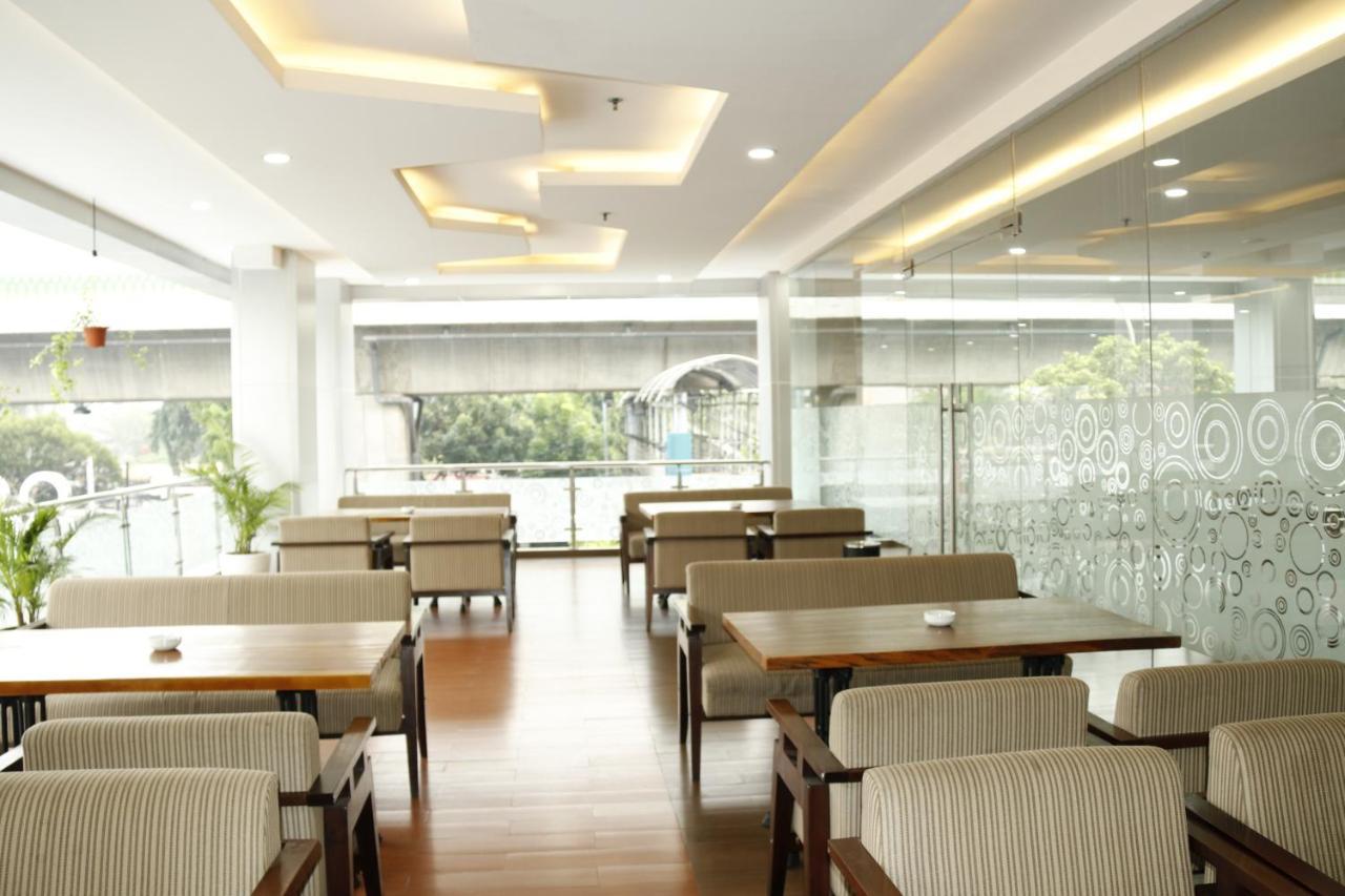 โรงแรมเทอราซ ทรี จาการ์ตา ภายนอก รูปภาพ